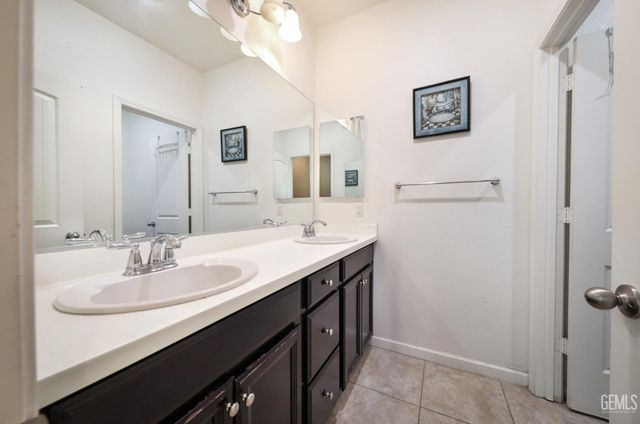 8505 Marble Ridge Way, Bakersfield, CA 93313