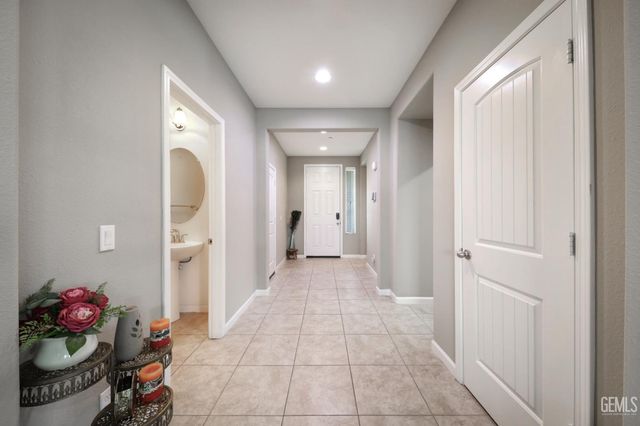 8505 Marble Ridge Way, Bakersfield, CA 93313