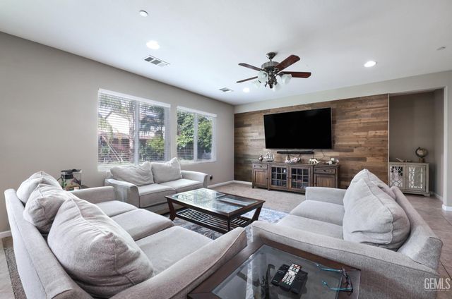 8505 Marble Ridge Way, Bakersfield, CA 93313