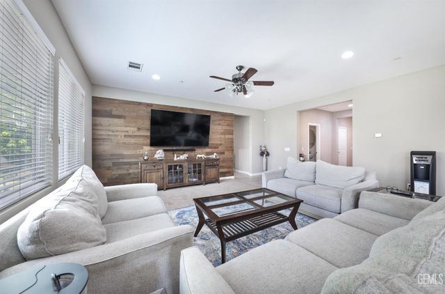 8505 Marble Ridge Way, Bakersfield, CA 93313