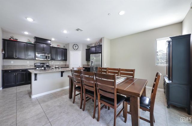 8505 Marble Ridge Way, Bakersfield, CA 93313