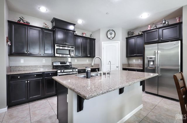 8505 Marble Ridge Way, Bakersfield, CA 93313