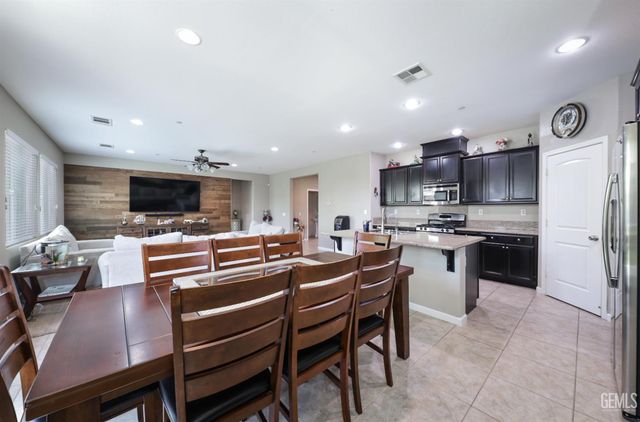 8505 Marble Ridge Way, Bakersfield, CA 93313