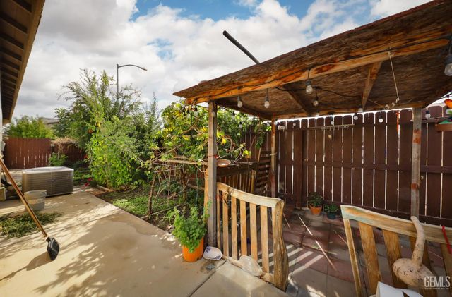 8505 Marble Ridge Way, Bakersfield, CA 93313