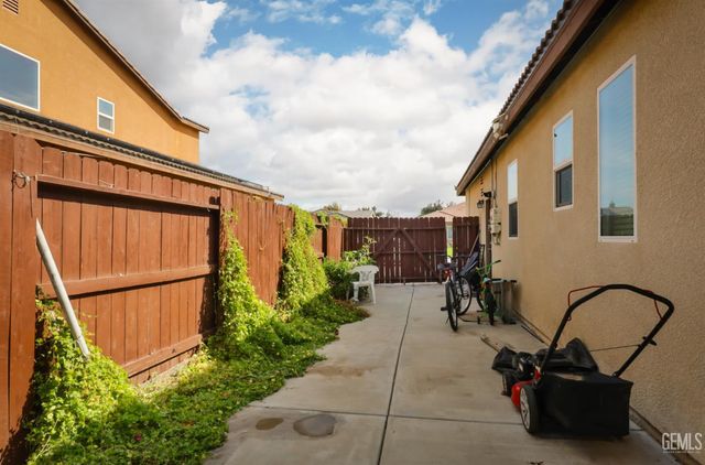 8505 Marble Ridge Way, Bakersfield, CA 93313