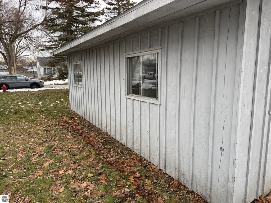 Image 10 of property listing at 1212 Bruce Street, Mt Pleasant, MI 48858