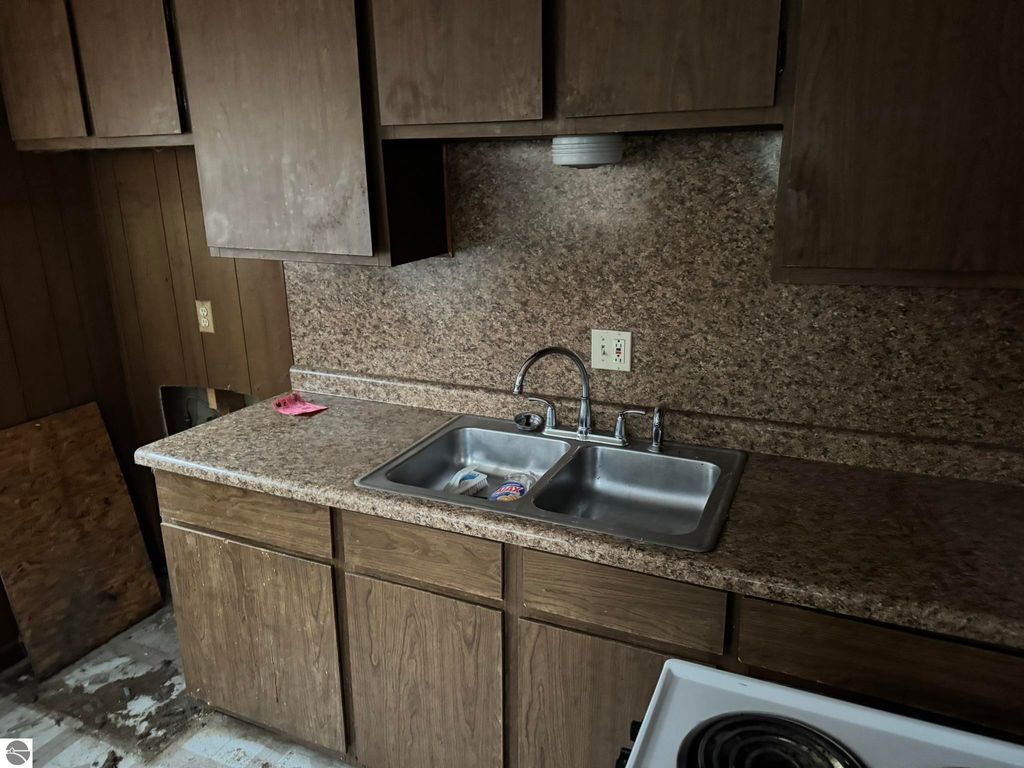 Image 3 of property listing at 1212 Bruce Street, Mt Pleasant, MI 48858