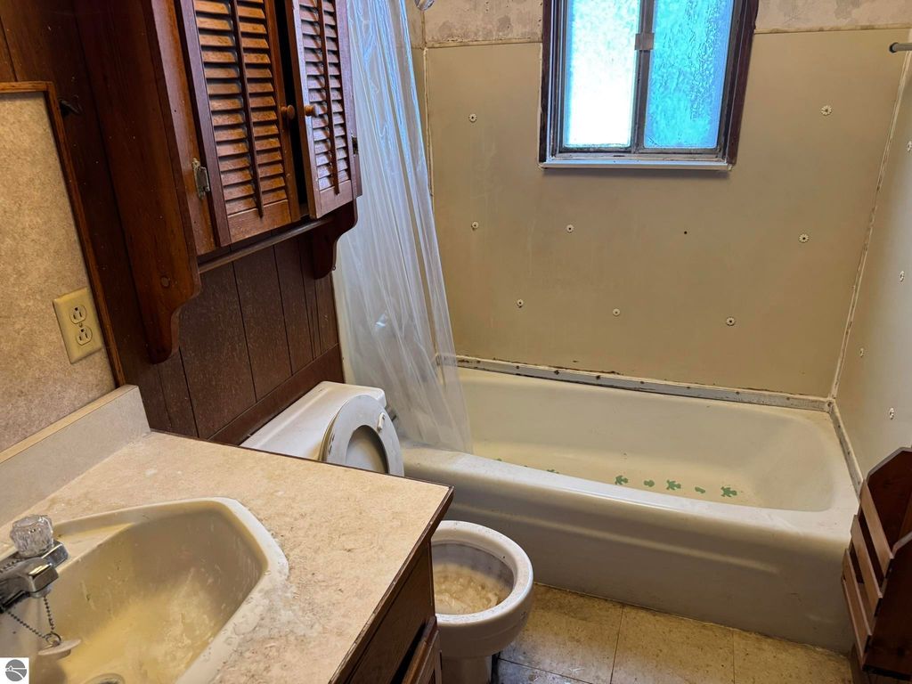 Image 5 of property listing at 1212 Bruce Street, Mt Pleasant, MI 48858