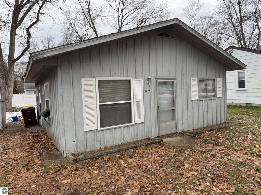 Image 8 of property listing at 1212 Bruce Street, Mt Pleasant, MI 48858