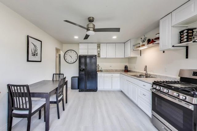 833 N Harlem Avenue 3S, Oak Park, IL 60302