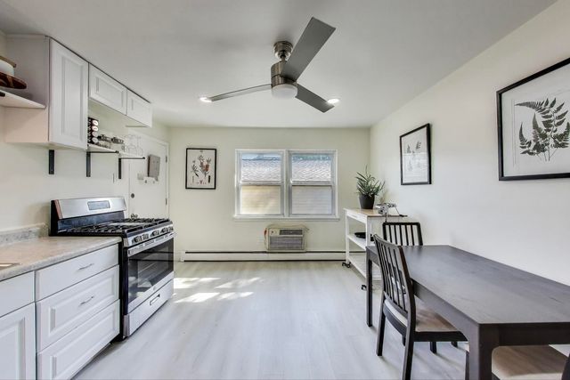 833 N Harlem Avenue 3S, Oak Park, IL 60302