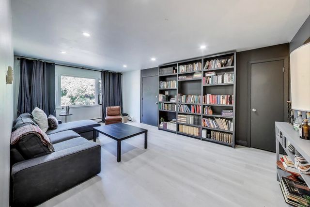 833 N Harlem Avenue 3S, Oak Park, IL 60302