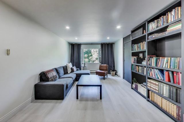 833 N Harlem Avenue 3S, Oak Park, IL 60302