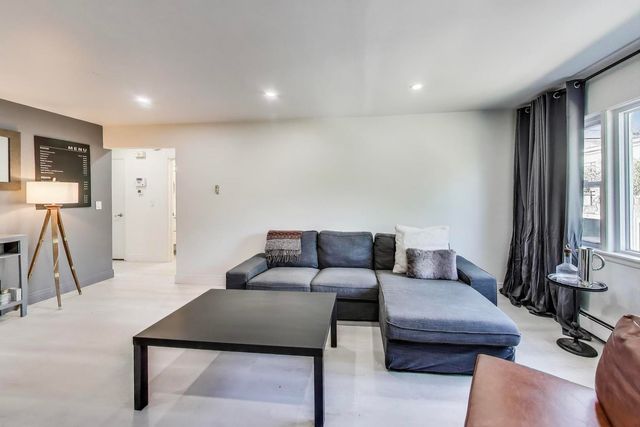 833 N Harlem Avenue 3S, Oak Park, IL 60302