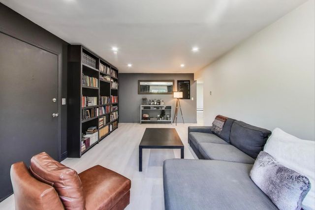 833 N Harlem Avenue 3S, Oak Park, IL 60302