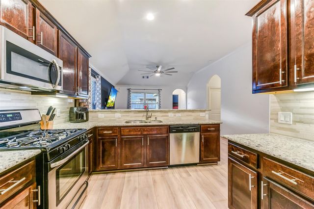 2410 Brown Maple Drive, Fresno, TX 77545