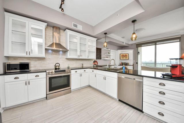 3333 Allen Parkway 1303, Houston, TX 77019