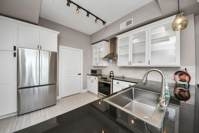 3333 Allen Parkway 1303, Houston, TX 77019