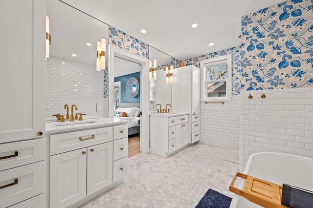 4139 Stowell AVENUE, Shorewood, WI 53211