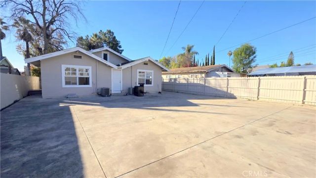 1138 N Park Avenue, Pomona, CA 91768