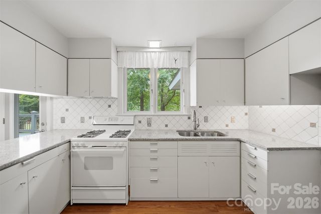 141 36th Avenue NW, Hickory, NC 28601