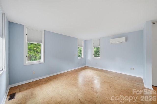 141 36th Avenue NW, Hickory, NC 28601
