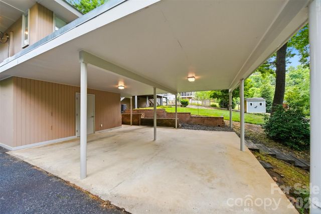 141 36th Avenue NW, Hickory, NC 28601
