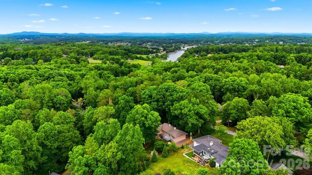 141 36th Avenue NW, Hickory, NC 28601