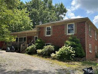 620 Hillcrest Drive, Lebanon, IL 62254