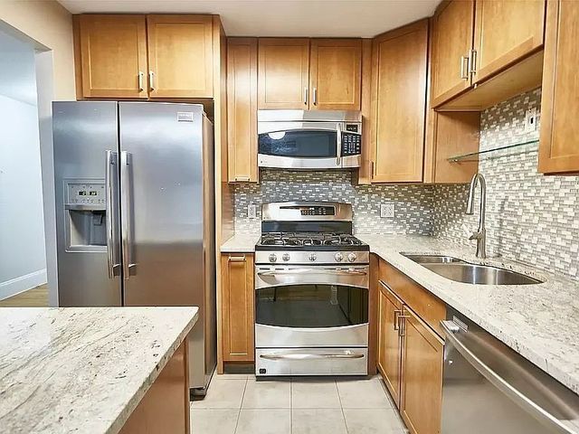 11611 Curzon Rd Apt 3B, New York City, NY 11418