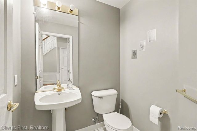 39489 Edgewater Drive, Northville, MI 48168