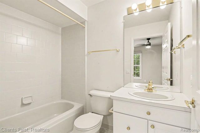 39489 Edgewater Drive, Northville, MI 48168