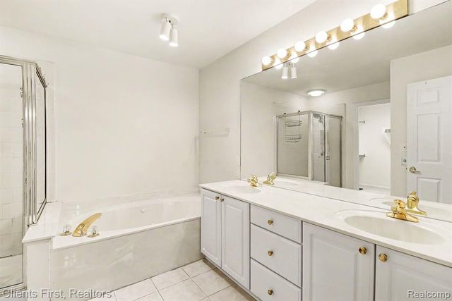 39489 Edgewater Drive, Northville, MI 48168