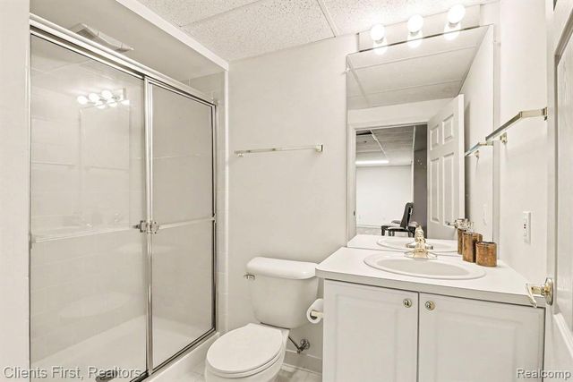 39489 Edgewater Drive, Northville, MI 48168