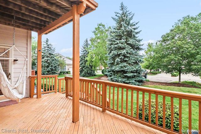 39489 Edgewater Drive, Northville, MI 48168