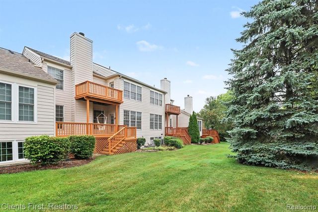 39489 Edgewater Drive, Northville, MI 48168