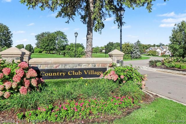 39489 Edgewater Drive, Northville, MI 48168