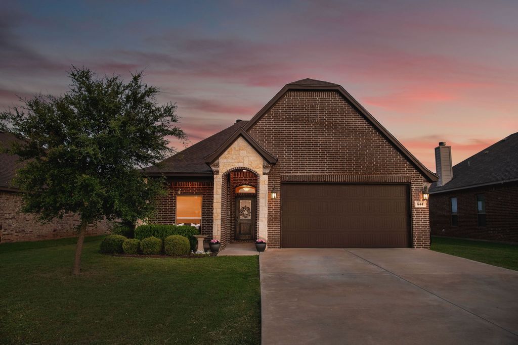 544 Clearwater Place, Granbury, TX 76049