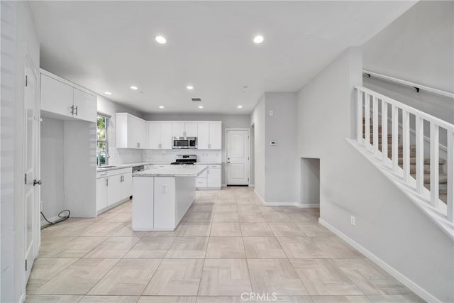 328 Floral View, Irvine, CA 92618