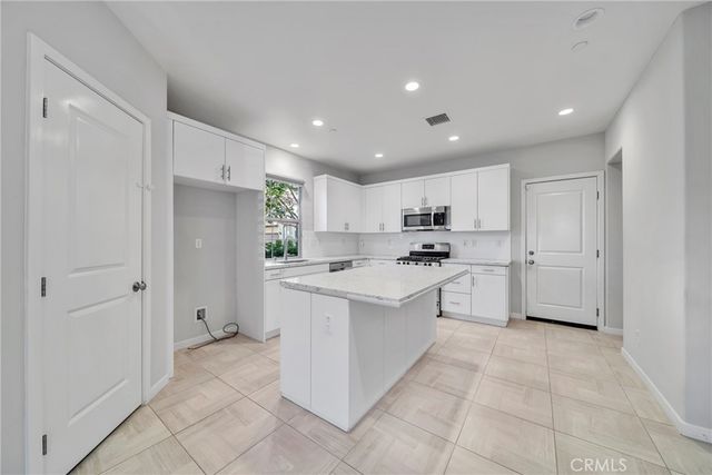 328 Floral View, Irvine, CA 92618