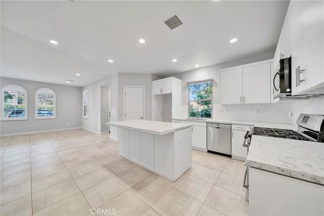 328 Floral View, Irvine, CA 92618