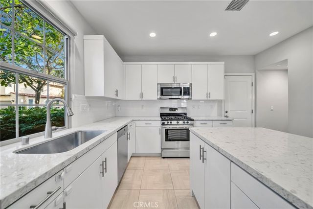 328 Floral View, Irvine, CA 92618