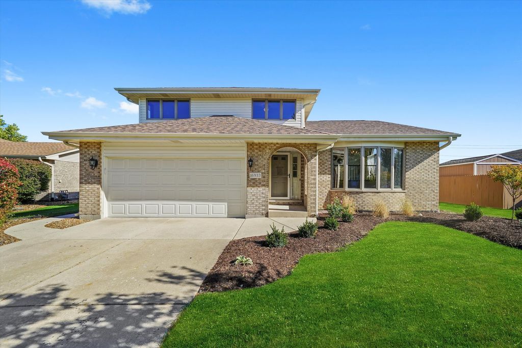 16933 RICHARDS Drive, Tinley Park, IL 60477
