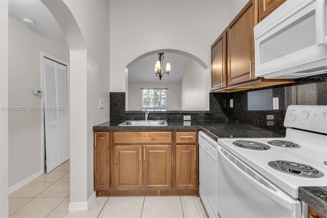 1241 SE 29th St 202-27, Homestead, FL 33035