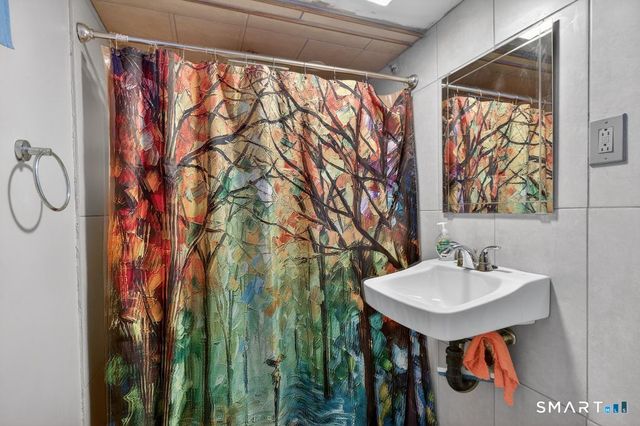 330 Hillside Avenue, Hartford, CT 06106