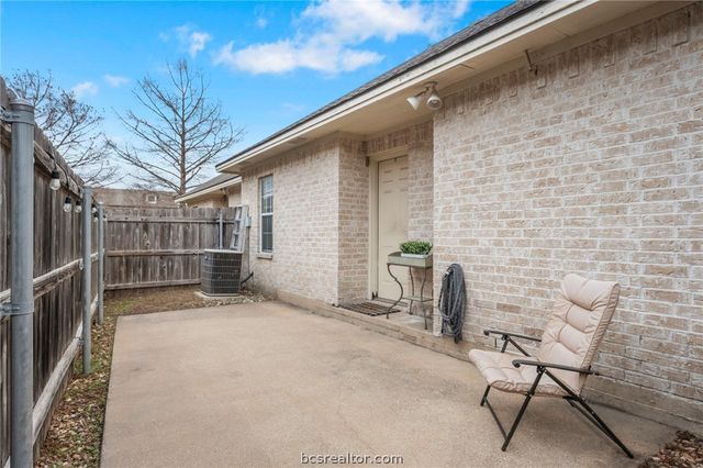 525 Fraternity Row, College Station, TX 77845