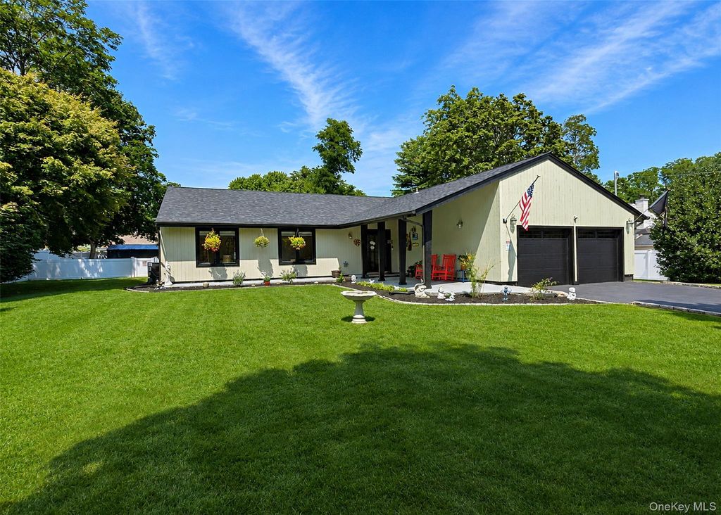 3 Stratford Road, Miller Place, NY 11764 — exterior