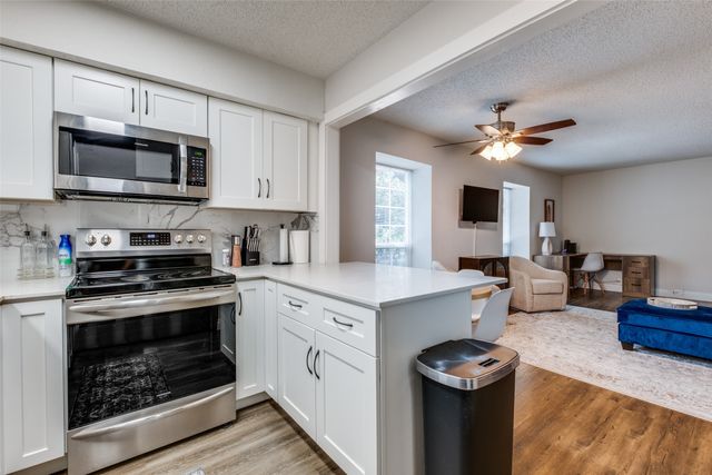5214 Fleetwood Oaks Avenue 206, Dallas, TX 75235