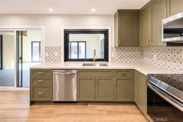 2234 W Flora, Santa Ana, CA 92704