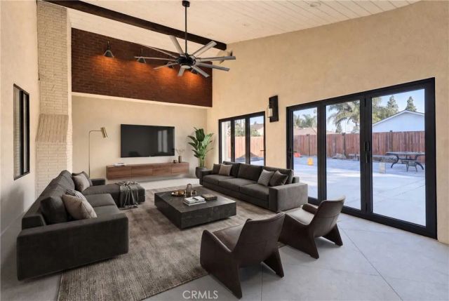 2234 W Flora, Santa Ana, CA 92704